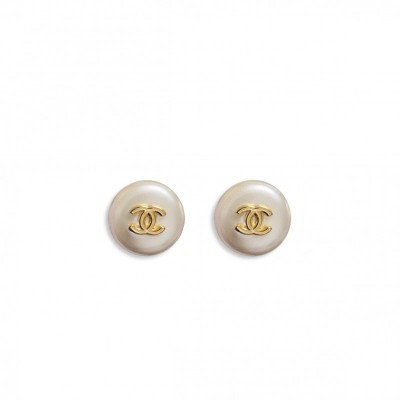 CHANEL PEARL EARRING 